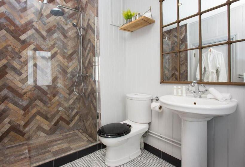 جناح, The King S Head