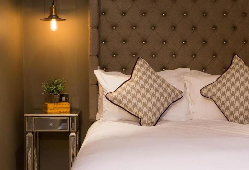 جناح عائلي, The King S Head