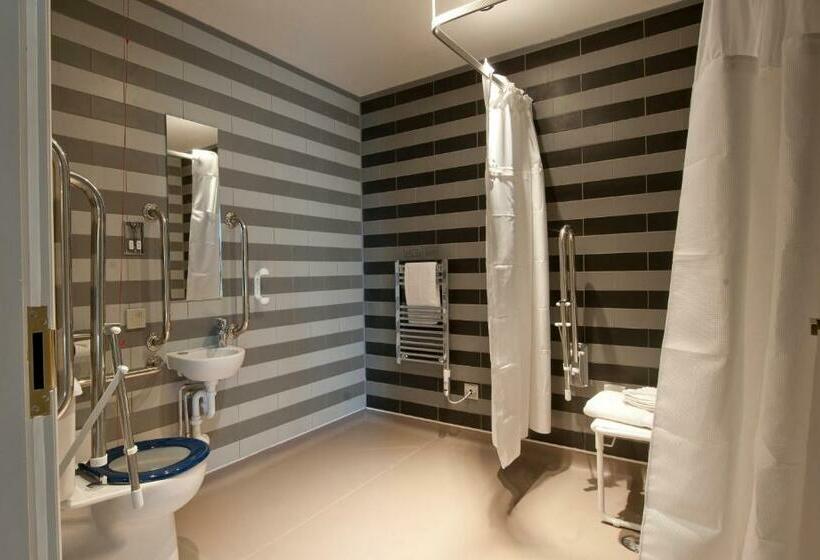 Семейный Номер, The Saltoun Inn