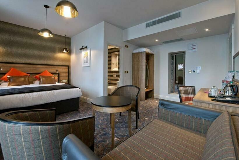 Семейный Номер, The Saltoun Inn