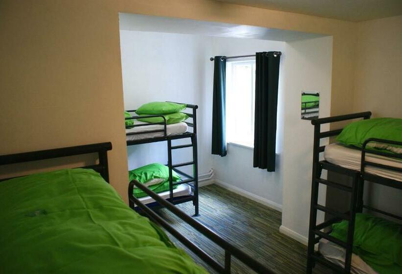 מיטה בחדר מעונות עם מקלחת משותפת, Yha Helvellyn