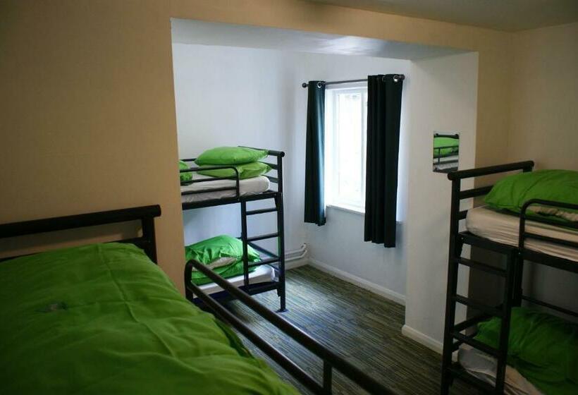 מיטה בחדר מעונות עם מקלחת משותפת, Yha Helvellyn