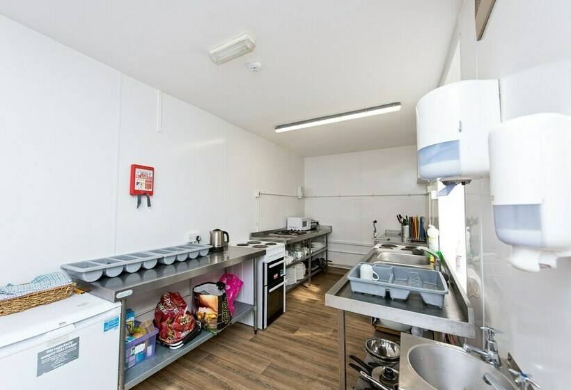 מיטה בחדר מעונות עם מקלחת משותפת, Yha Helvellyn