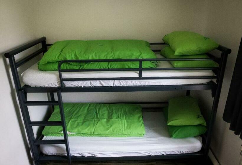 חדר סטנדרטי לארבעה עם חדר אמבטיה משותף, Yha Helvellyn