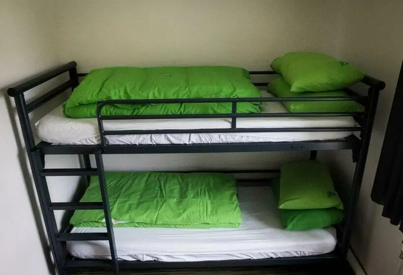 Standard Neljän Hengen Huone Jaettu Kylpyhuone, Yha Helvellyn