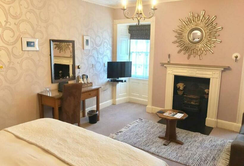 デラックスジュニアスイート, 17 Burgate