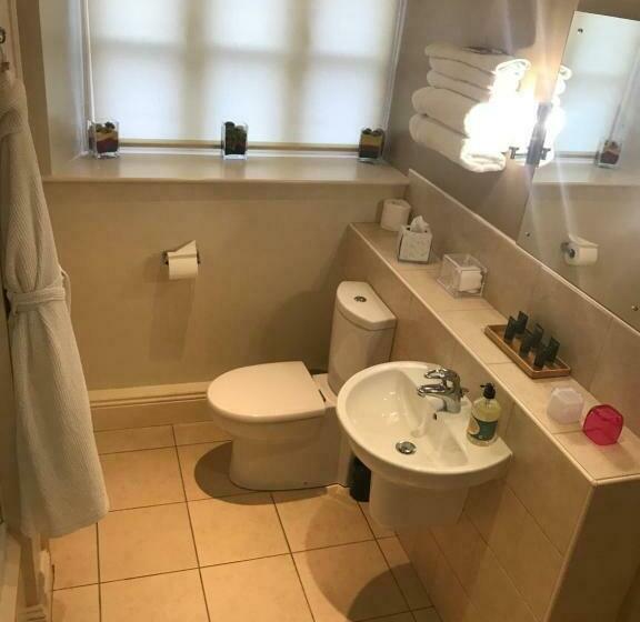 デラックスルーム, 17 Burgate