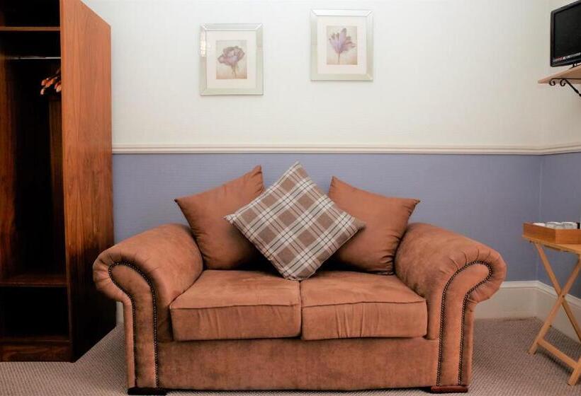 غرفة عائلية, Ardross Glencairn