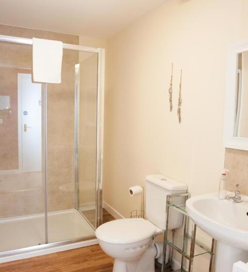 家庭间, Ardross Glencairn