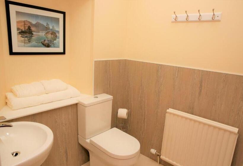 基本间, Ardross Glencairn