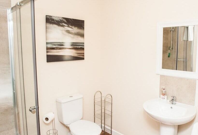 غرفة قياسية ثلاثية, Ardross Glencairn