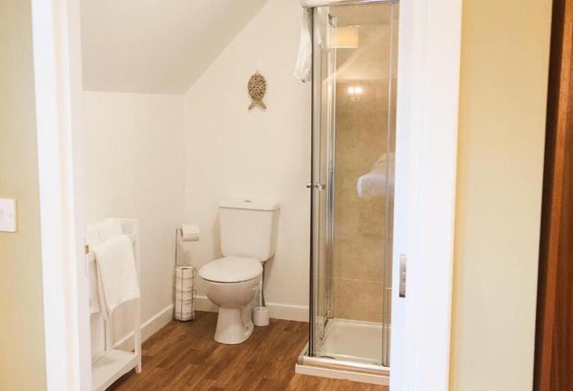 غرفة عائلية, Ardross Glencairn