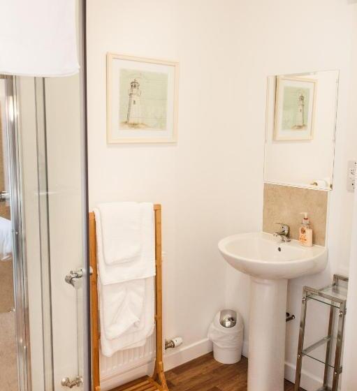 غرفة أساسية, Ardross Glencairn