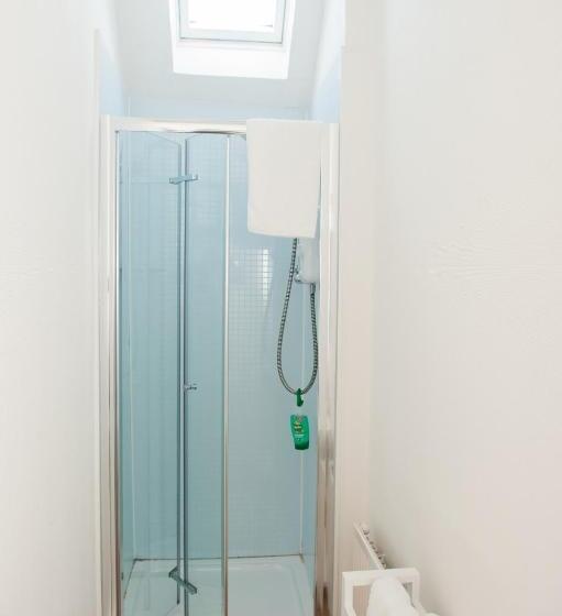 غرفة قياسية, Ardross Glencairn