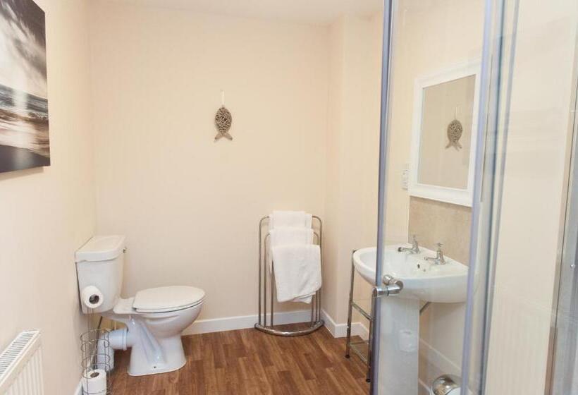 غرفة عائلية, Ardross Glencairn