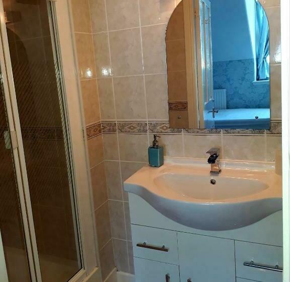 Семейный Номер, Branstone Guest House