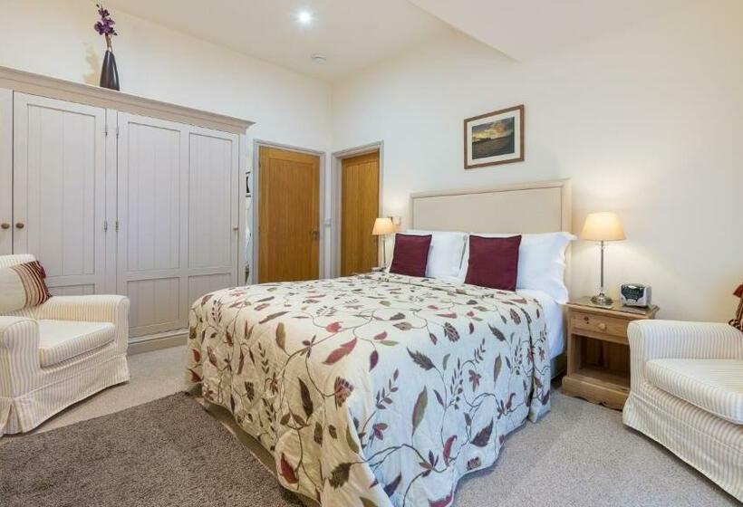 コンフォートルーム, Canaston Oaks