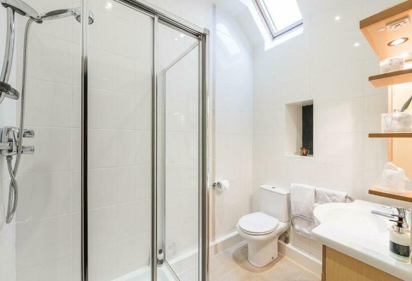 舒适型房间, Canaston Oaks