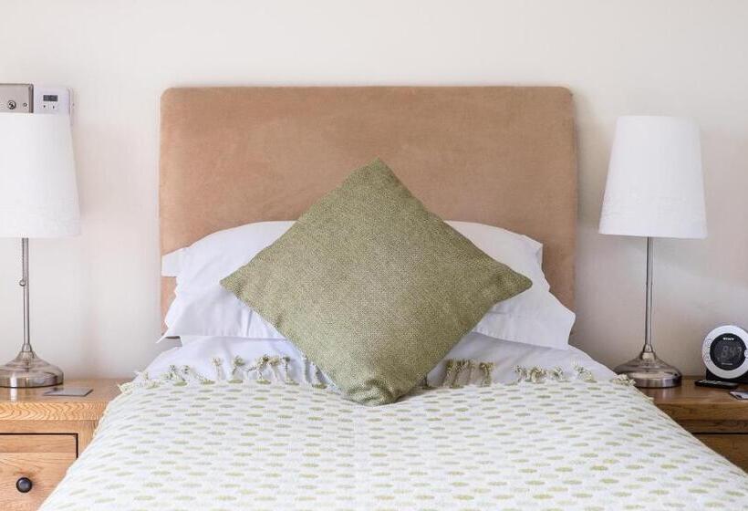 クラシックルーム, Canaston Oaks