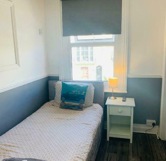 Номер Стандарт Индивидуальный, Circle Guest House Bed Only