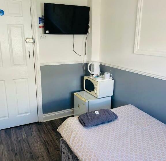 غرفة قياسية فردية, Circle Guest House Bed Only