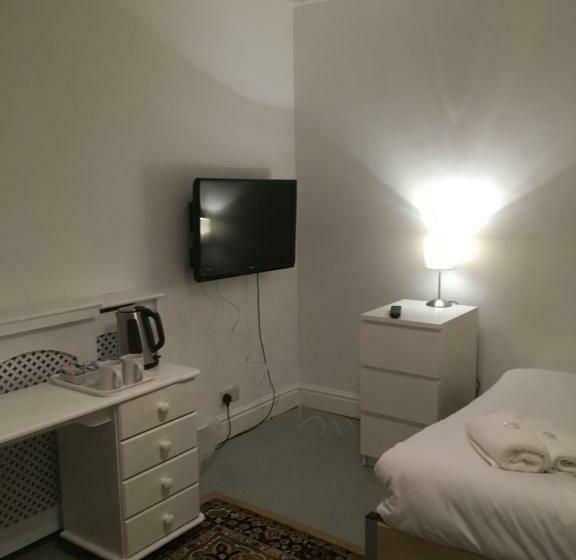 غرفة قياسية, Circle Guest House Bed Only