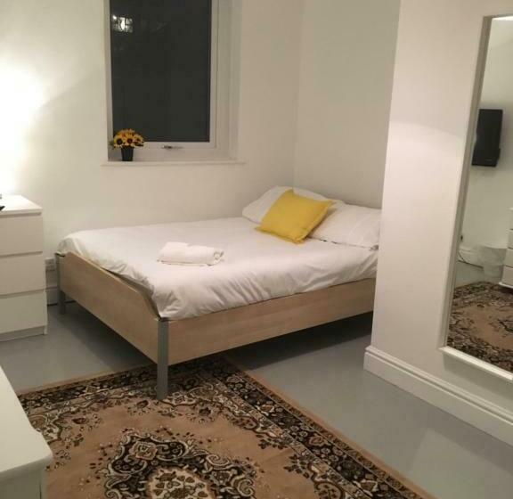 غرفة قياسية, Circle Guest House Bed Only