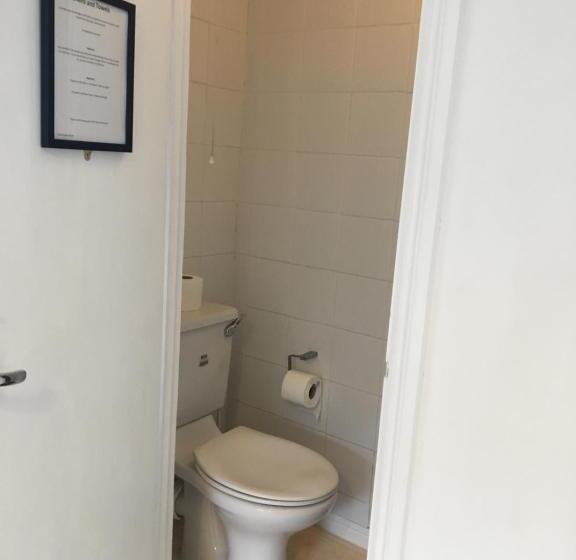 غرفة قياسية, Circle Guest House Bed Only