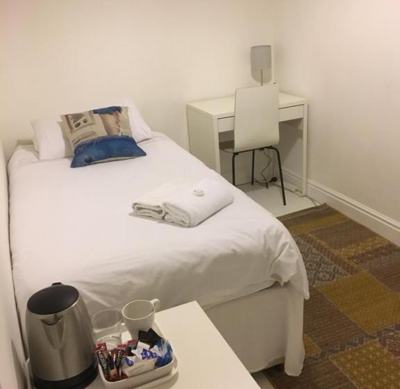 غرفة قياسية فردية, Circle Guest House Bed Only