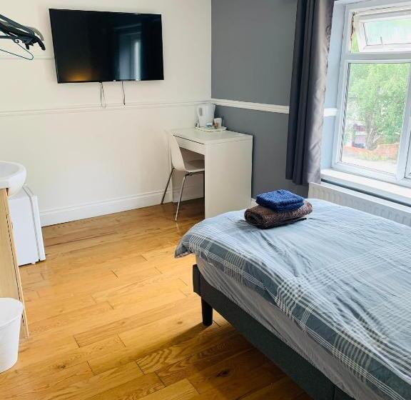 غرفة قياسية فردية, Circle Guest House Bed Only