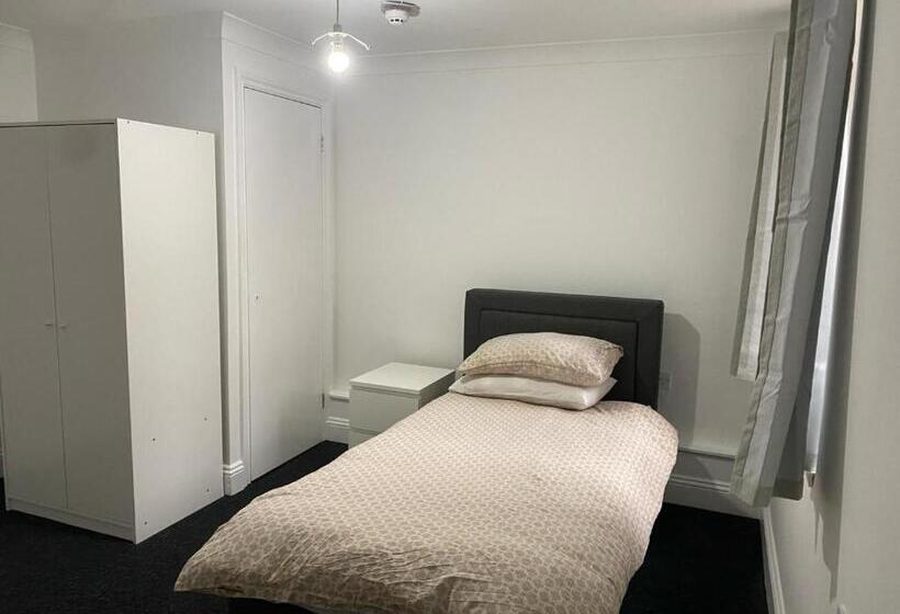 غرفة قياسية فردية حمام مشترك, Circle Guest House Bed Only