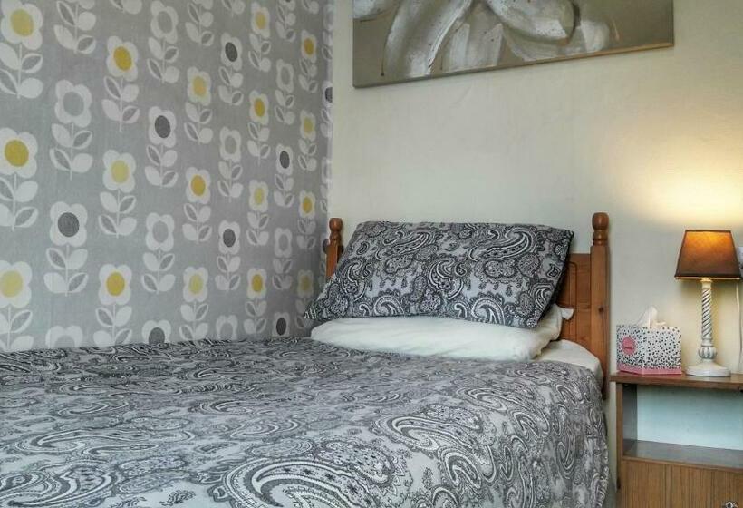 标准单人间, Kirk Lea