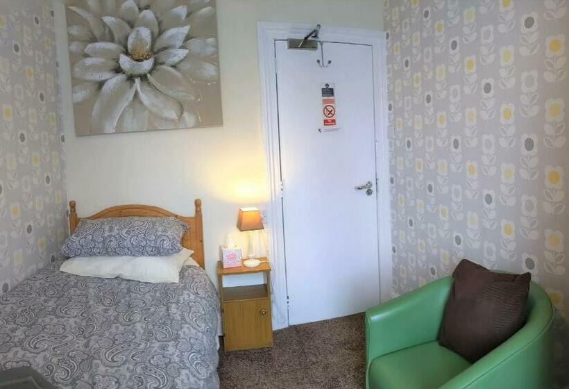 标准单人间, Kirk Lea