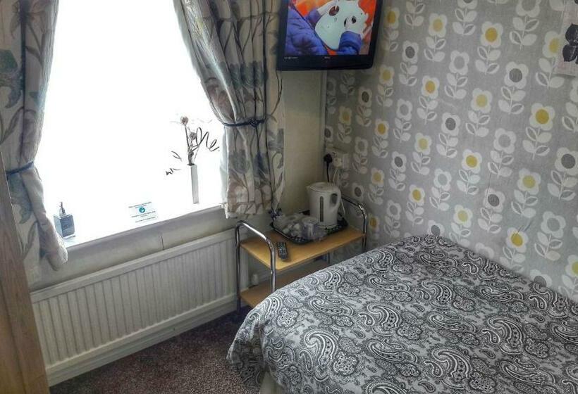 标准单人间, Kirk Lea