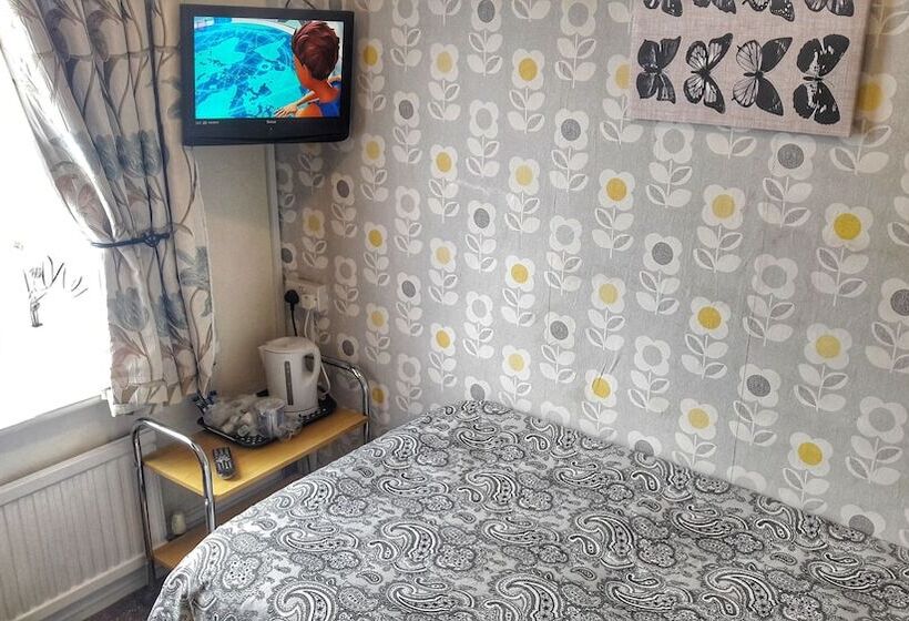 标准单人间, Kirk Lea