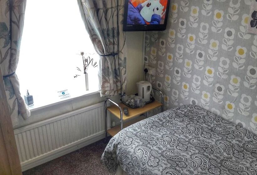 标准单人间, Kirk Lea