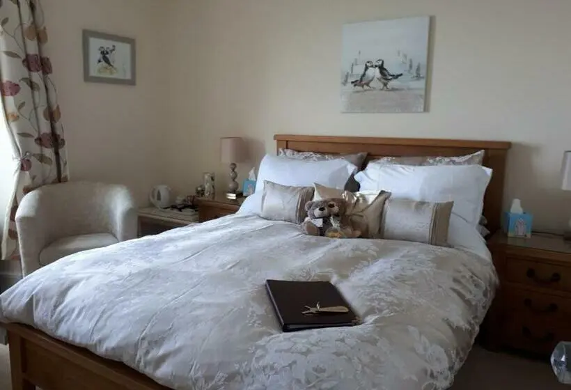 سوییت سوپریور با چشم‌انداز دریا, Min Y Don Guest House