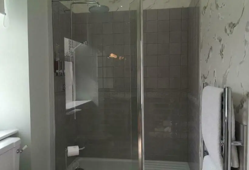 سوییت, Min Y Don Guest House
