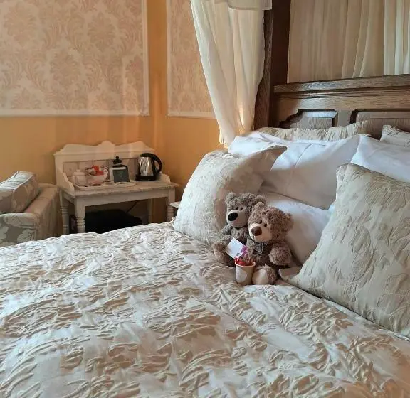 سوییت, Min Y Don Guest House