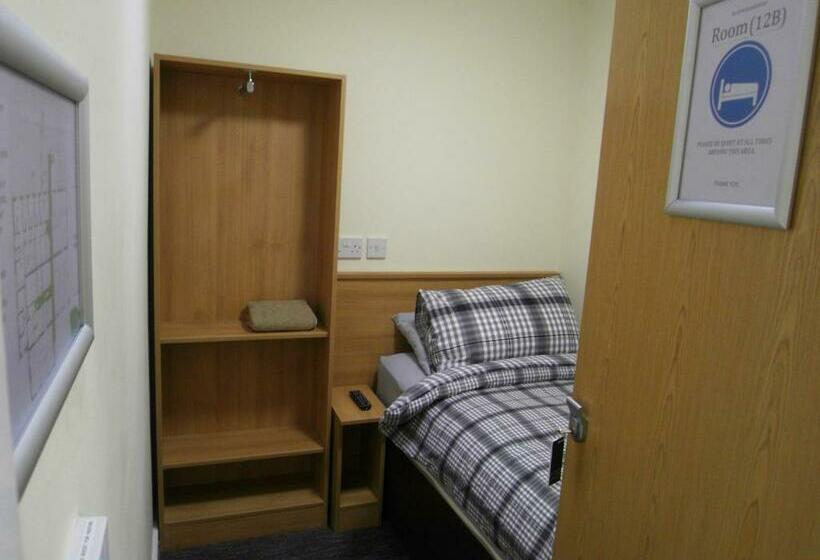 חדר סטנדרט יחיד, The Stop Hollies Truckstop Café