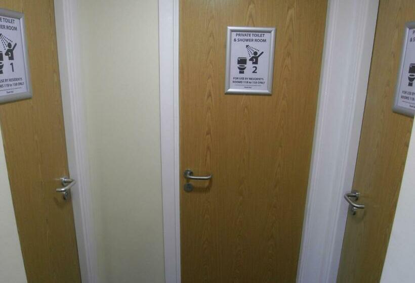 חדר סטנדרט יחיד, The Stop Hollies Truckstop Café