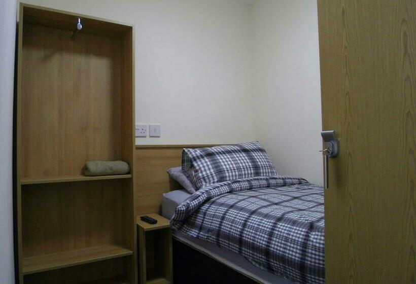 חדר סטנדרט יחיד, The Stop Hollies Truckstop Café