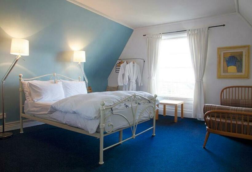 غرفة قياسية, Square Tree House