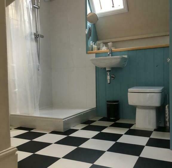 غرفة قياسية, Square Tree House