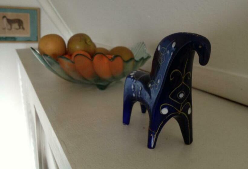 غرفة قياسية, Square Tree House