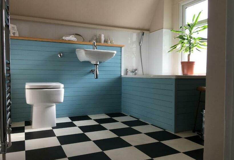 غرفة قياسية, Square Tree House