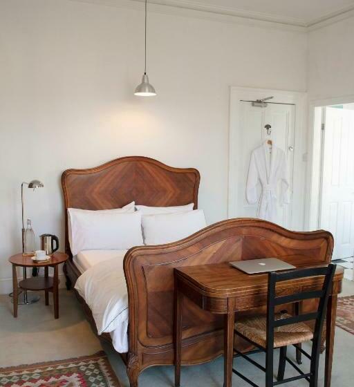 غرفة قياسية, Square Tree House