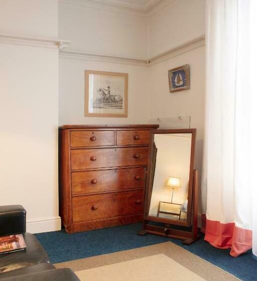 غرفة قياسية, Square Tree House