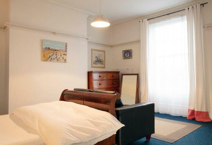 غرفة قياسية, Square Tree House