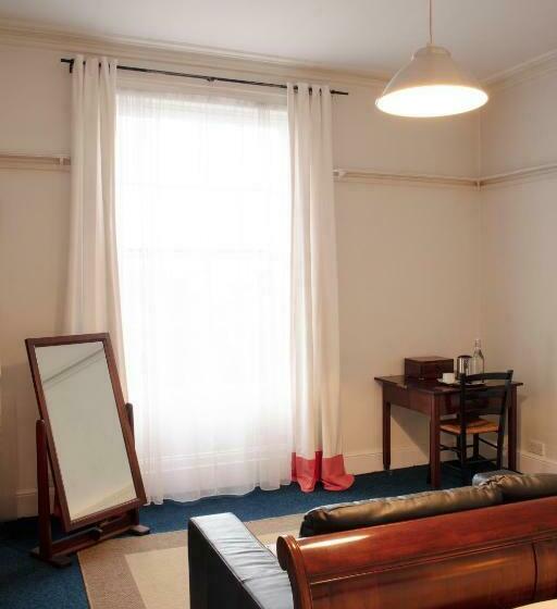 غرفة قياسية, Square Tree House